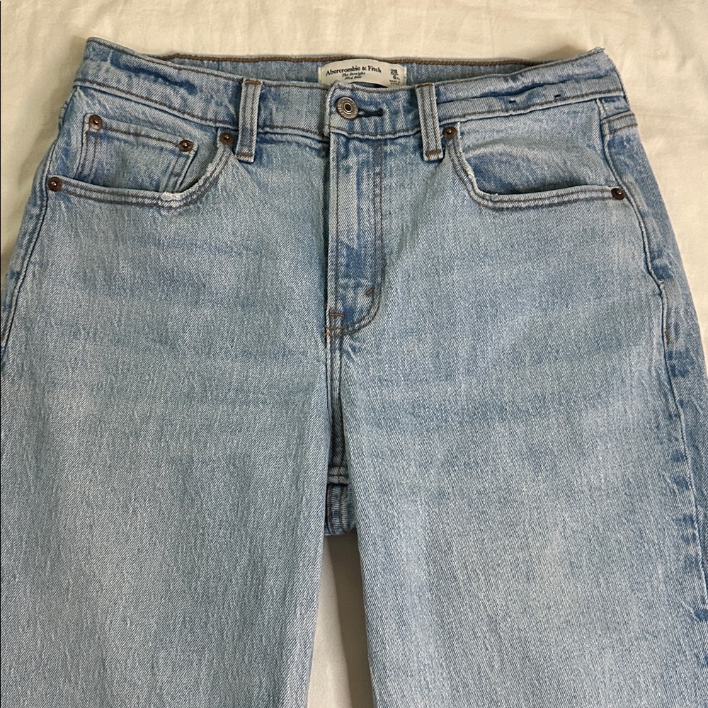 Abercrombie & Fitch Curve Love Mid Rise Straight Jean Size 28 - Picture 3 of 11